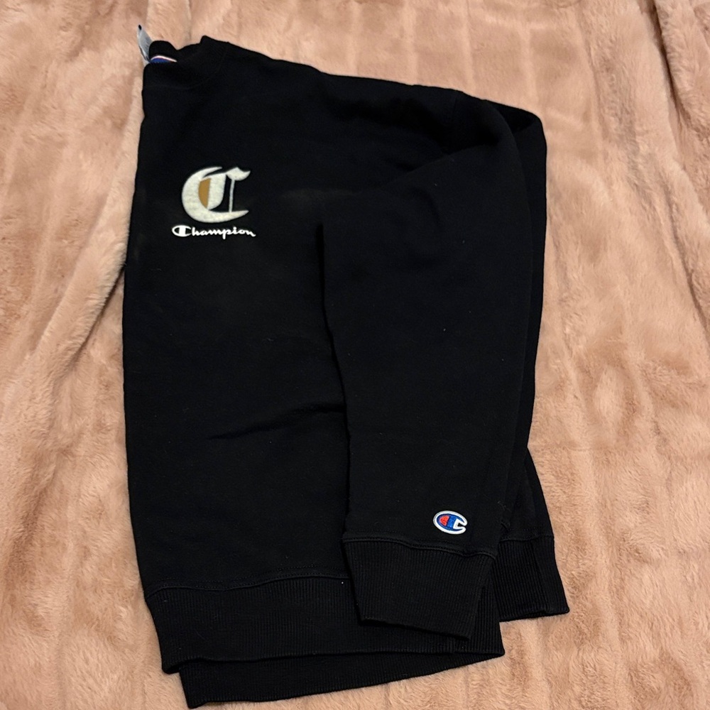 Champion women’s sweater with Logo